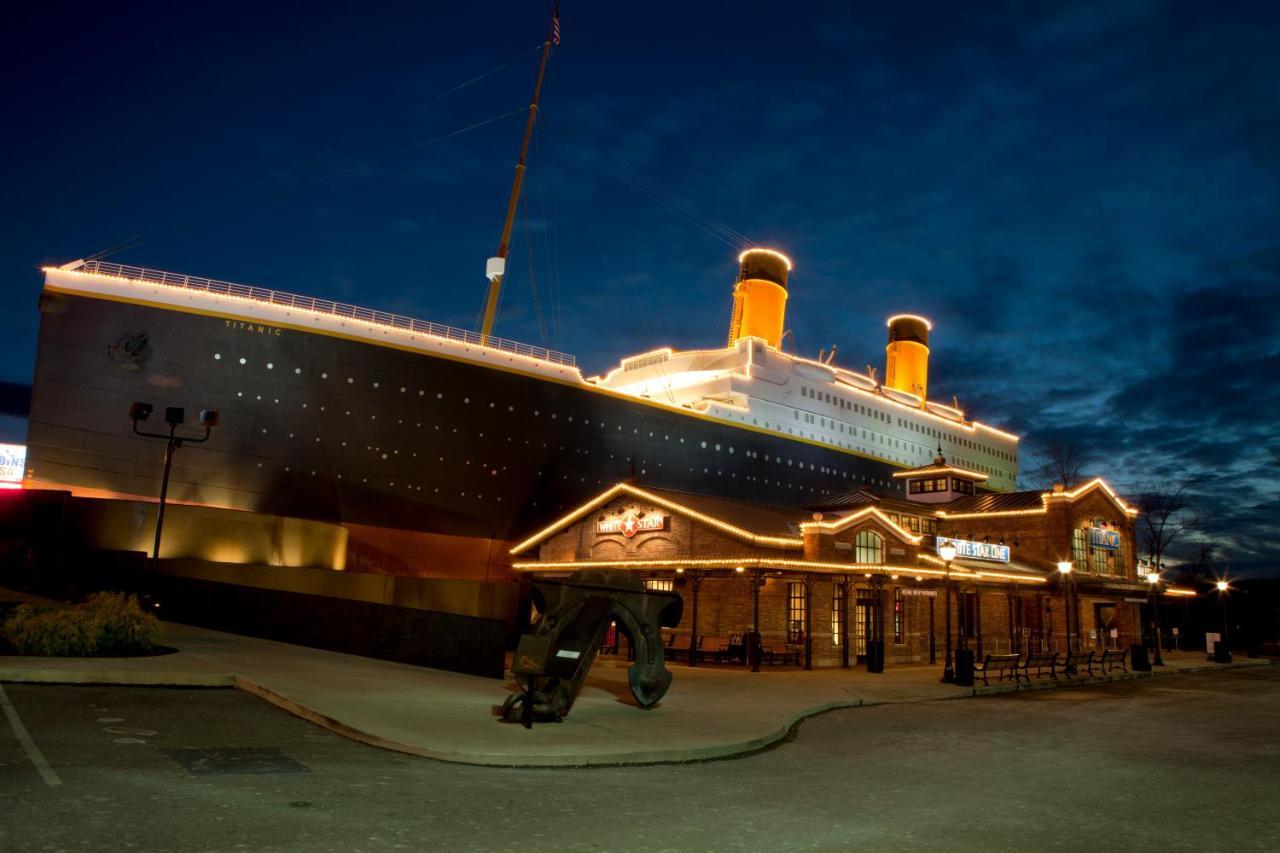 A Stones Throw, You Get 1089 Free Attraction Tickets Per Paid Day, Dollywood And Much More! Pigeon Forge Dış mekan fotoğraf