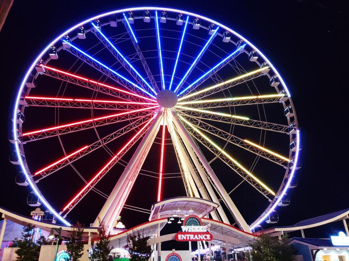 A Stones Throw, You Get 1089 Free Attraction Tickets Per Paid Day, Dollywood And Much More! Pigeon Forge Dış mekan fotoğraf