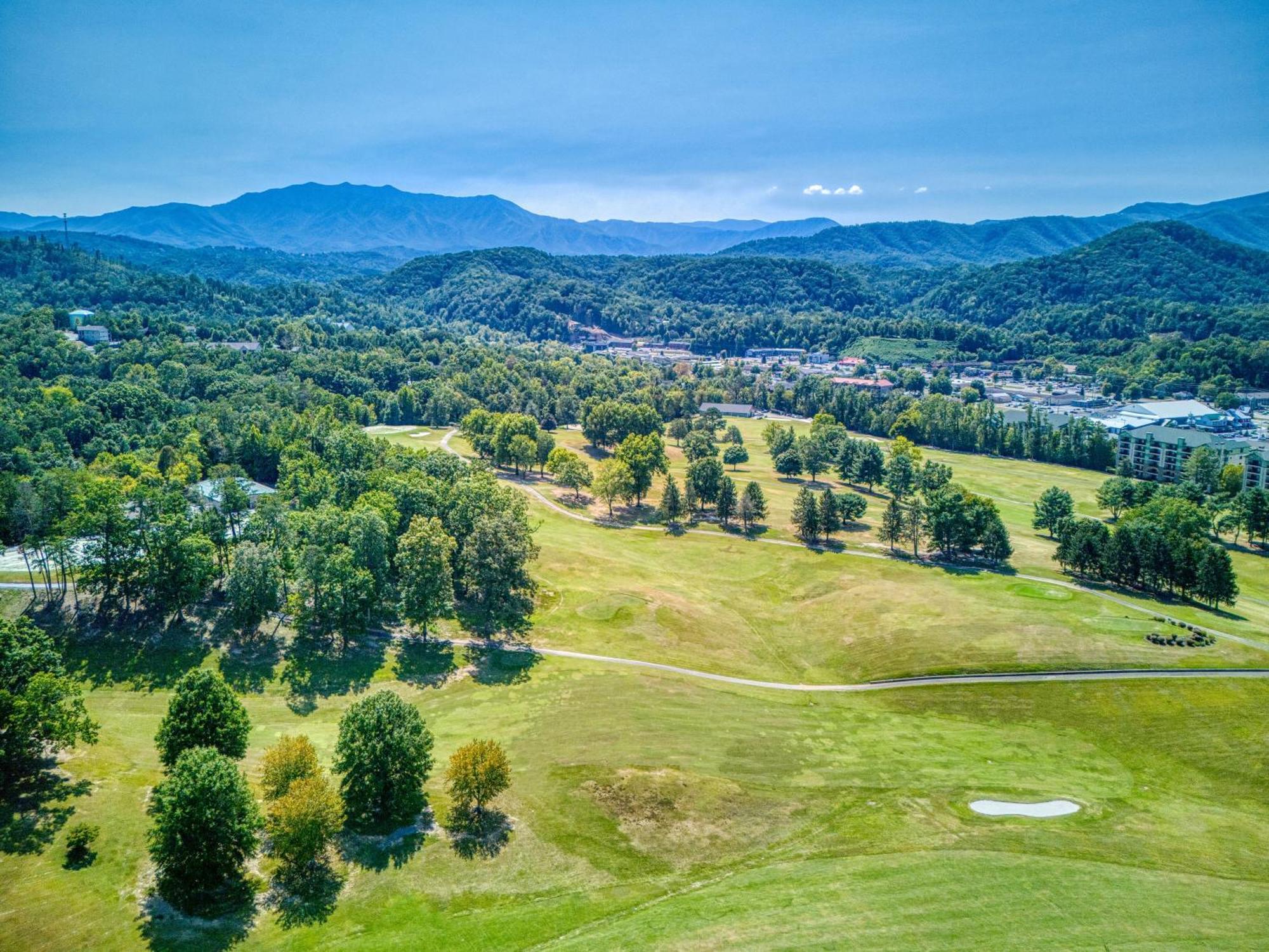 A Stones Throw, You Get 1089 Free Attraction Tickets Per Paid Day, Dollywood And Much More! Pigeon Forge Dış mekan fotoğraf